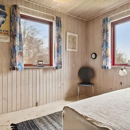 Spacious Surrounded By Forest Holiday home Mesinge